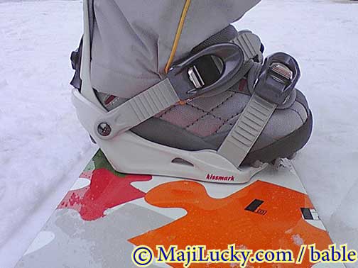キッズスノーボード、板からブーツがはみ出る
